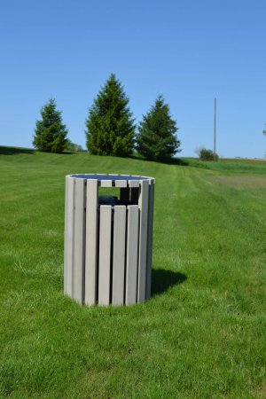 33 Gallon Trash Receptacle With Side Entry And Rain Cap